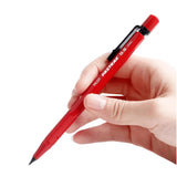Pilot Fastrak vintage versatil kalem kırmızı gövde, elde tutulurken yazım konumunda, 0.5 mm