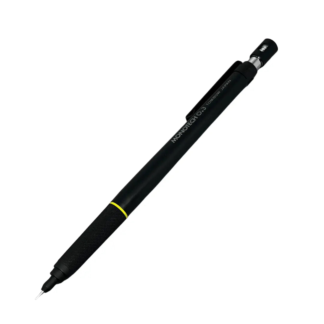 Tombow Monotech 1000 vintage versatil kalem, mat siyah gövde, tırtıklı kavrama ve sarı halka, 0.3 mm