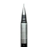 Uni Mitsubishi Automatic Pencil kalemin yivli gümüş kavrama bölümü ve krom ucu makro çekim