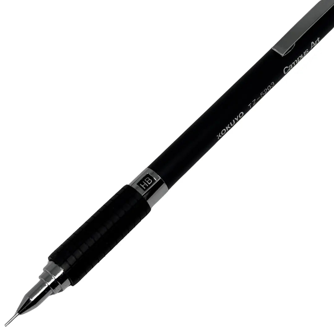 Kokuyo TZ-5203 kalemin ucu ve HB göstergeli metal bileziğinin yakın çekimi