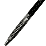 Pilot H2005 kalemin kafes desenli krom kavrama bölümü ve uç detayı yakın çekim