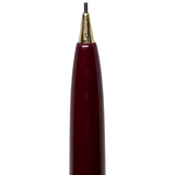 Montblanc 350 kalemin altın konik ucu ve çıkan 0.9 mm min, bordo gövde makro çekim