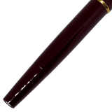 Montblanc 320 arka gövde ve konik kuyruk bölümü, altın kapak halkası kısmen görünür