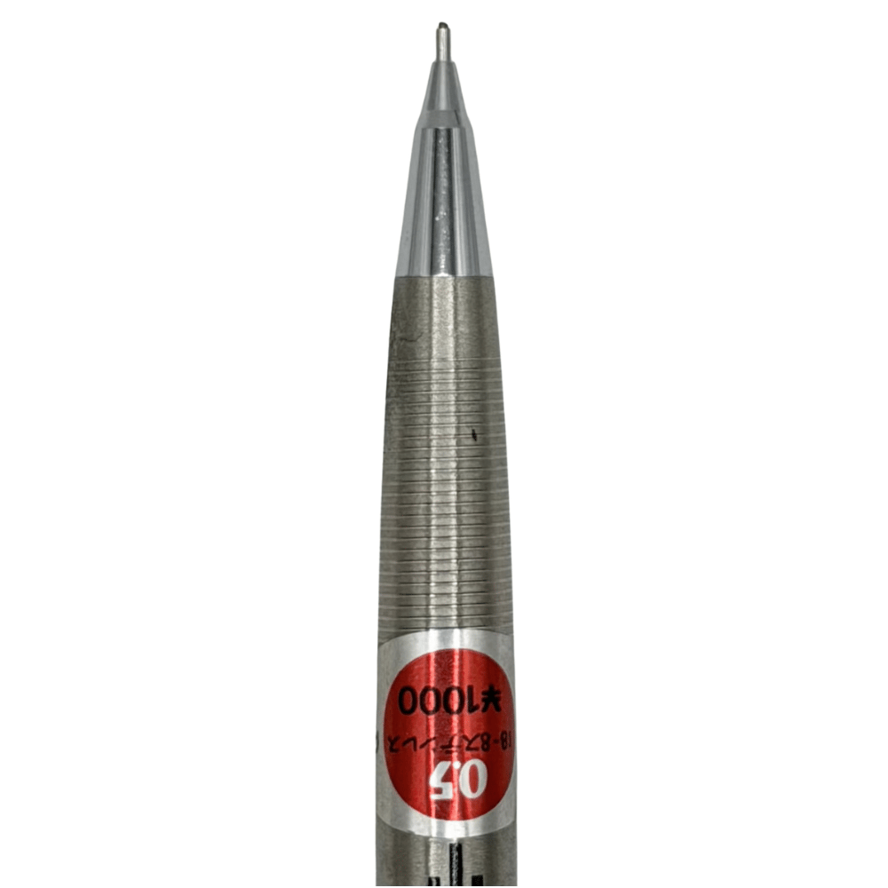 Pentel P1085 tırtıklı gövde ve krom uç kısmı, kırmızı 1000 yen etiketiyle