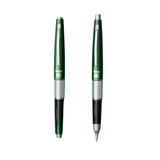 Pentel Kerry Retro Green versatil kalem, kapağı takılı ve kapağı arkaya geçirilmiş iki hali yan yana