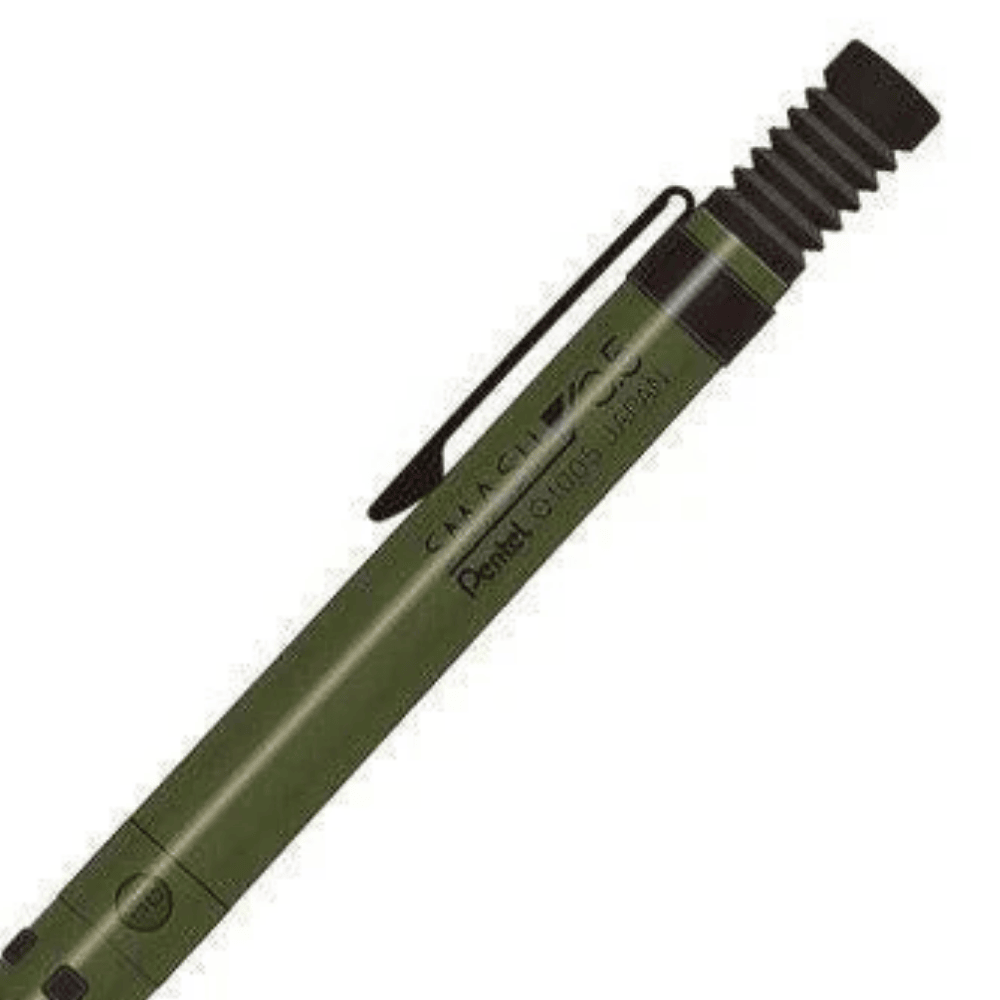 Pentel Smash kalemin siyah klipsi, yivli tıklama başlığı ve gövdedeki Pentel baskısı