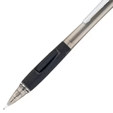 Pentel Quicker Clicker kalemin dalgalı desenli siyah kavrama bölümü ve ince ucu yakın çekim