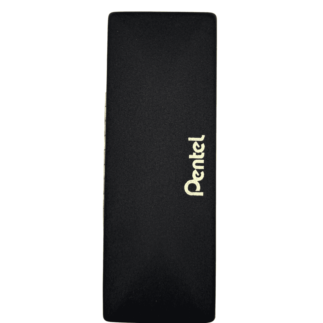 Pentel PS-1045'in siyah hediye kutusu kapağı, üzerinde altın renkli Pentel logosu