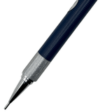 Pilot H-56X kalemin alt yarısı, tırtıklı krom kovan ve siyah koni uçtan çıkan metal boru