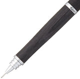Pilot S20 siyah ahşap gövdenin damarlı dokusu ve krom koni ucu yakın çekim, 0.5 mm