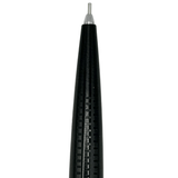 Rotring 700 kalemin ince metal uç borusu ve siyah konik uç bölgesi dik açıdan yakın çekim