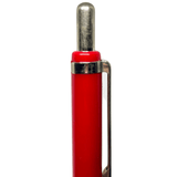 Rotring Tikky Double Push kalemin metal tıklama başlığı ve klips bağlantısı, yandan makro çekim