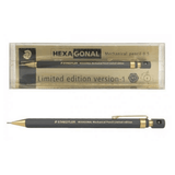Staedtler Hexagonal Limited Edition version-1 kalem, şeffaf kutusu ve kalemin tam boyu bir arada