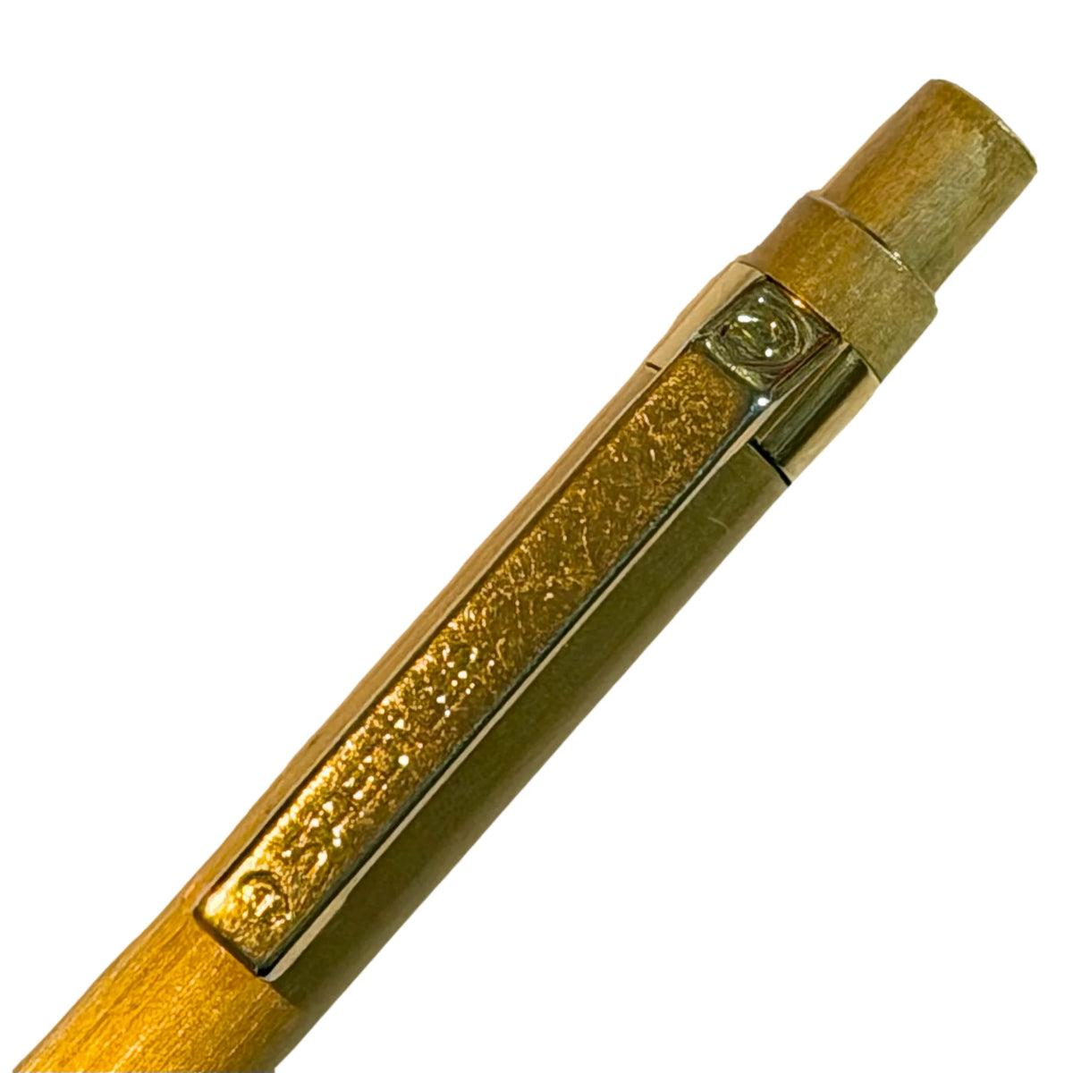 Staedtler Micromatic 777 Gold, klips yüzeyindeki kılcal çizikler yakın plan