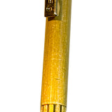 Staedtler Micromatic 777 Gold, gövdedeki kılcal çizikler yakın plan