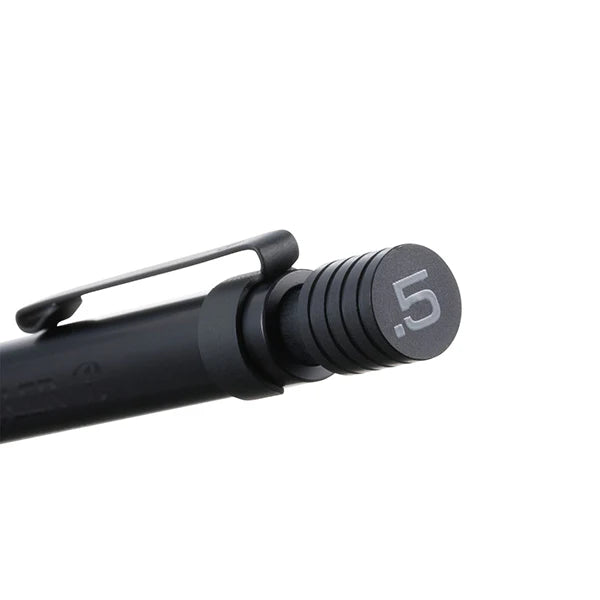 Staedtler 925-35 All Black kalemin başlığındaki .5 uç kalınlığı işareti, yakın çekim