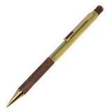 Tombow Exta Deluxe vintage versatil kalem, altın rengi gövde ve ahşap kaplama bölümler, tam boy çapraz görünüm, 0.5 mm