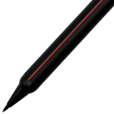 Tombow Runner kalemin konik ön ucu ve gövdedeki kırmızı ince şerit yakın çekim