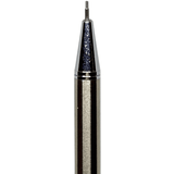 Tombow SH500SS kalemin krom koni ucu makro çekimde, çıkan ince uç