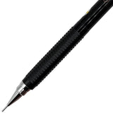 Tombow LZ kalemin yivli siyah kavrama bölümü ve krom konik ucu yakın çekim