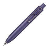 Uni-ball One P jel kalem mor gövde, ataş biçiminde metal klips ve konik uç, 0.5 mm