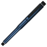 Uni Kuru Toga Dive Abyss Blue versatil kalem kapağı takılı çapraz duruş, metalik lacivert gövde, 0.5 mm