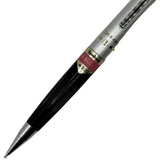 Tombow vintage kalemin yivli siyah kavraması ve Tombow 0.5 yazılı kırmızı fiyat etiketi