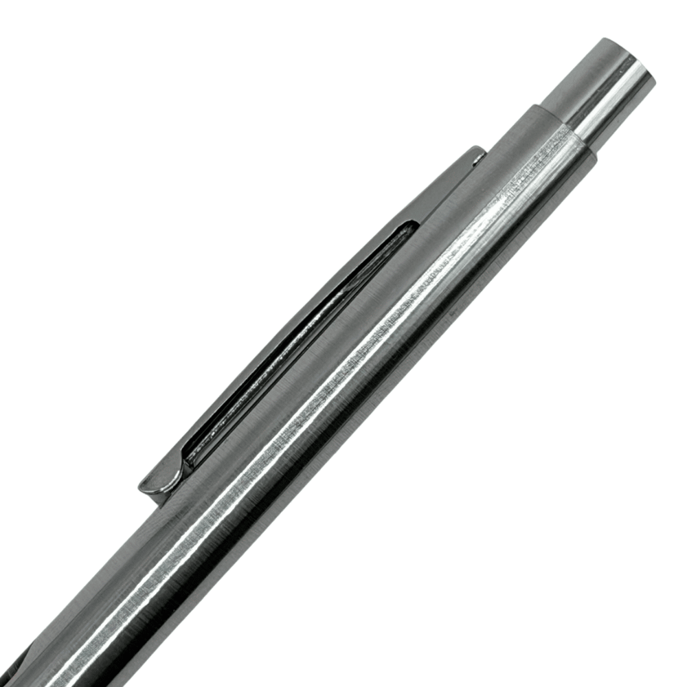 Uni Mitsubishi Jaguar gövdenin üst yarısı, ince metal klips ve tıklama başlığı