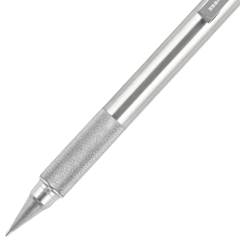 Zebra M-701 kalemin tırtıklı çelik kavrama bölümü ve ince uç borusunun yakın çekimi