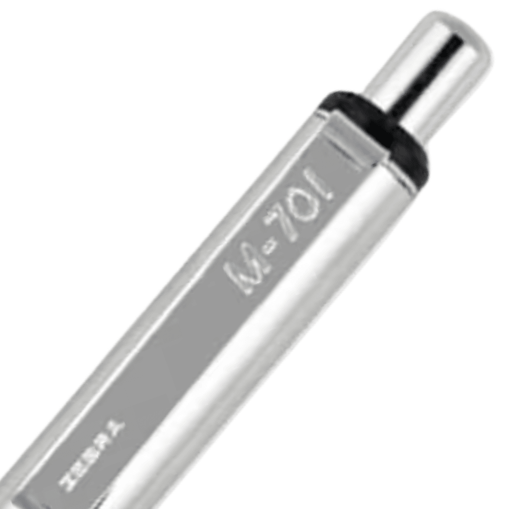 Zebra M-701 kalemin gövdesindeki M-701 ve ZEBRA baskısı ile tıklama başlığı, makro çekim